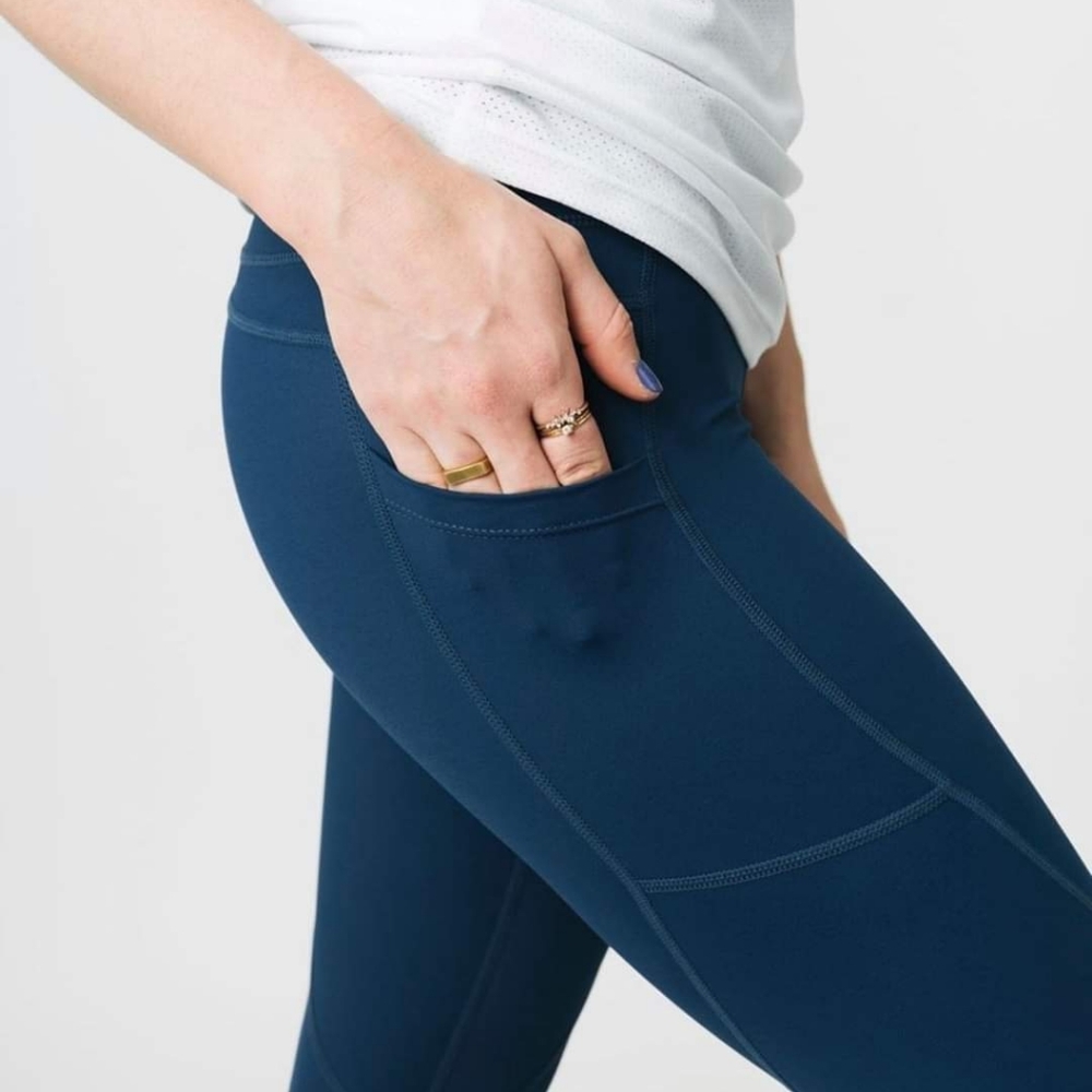 Zyia Navy Pocket High-rise Light n tight Capri 20"